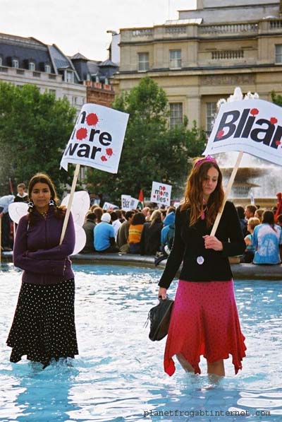 Girls in the fountain