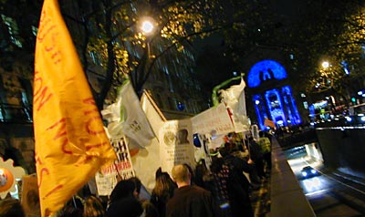 Moving down Kingsway towards the ExxonMobil/Esso offices - 7:10pm