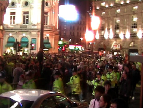 police at piccadilly circus