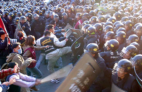 defending against riot cops attacks oct 26, 2003