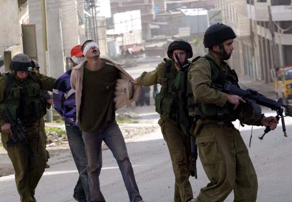 Soldiers arresting men from Balata (Dec 2003)