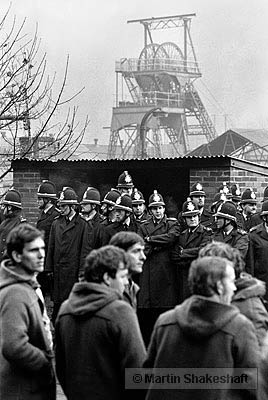 Early morning picket, Celynen South Colliery - 6 November 1984.