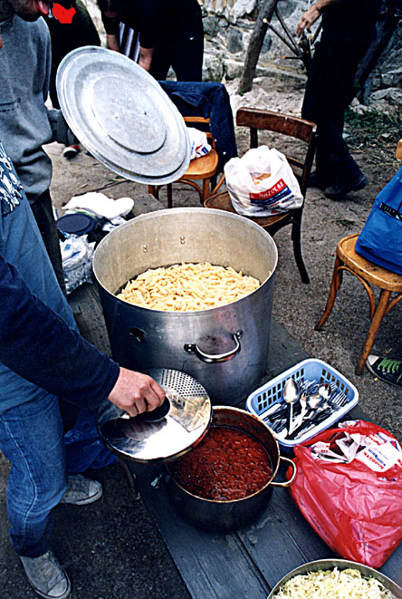 A squat is being set up in Ifanet industry (thessaloniki)