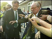 Le Pen aint smilin' now!