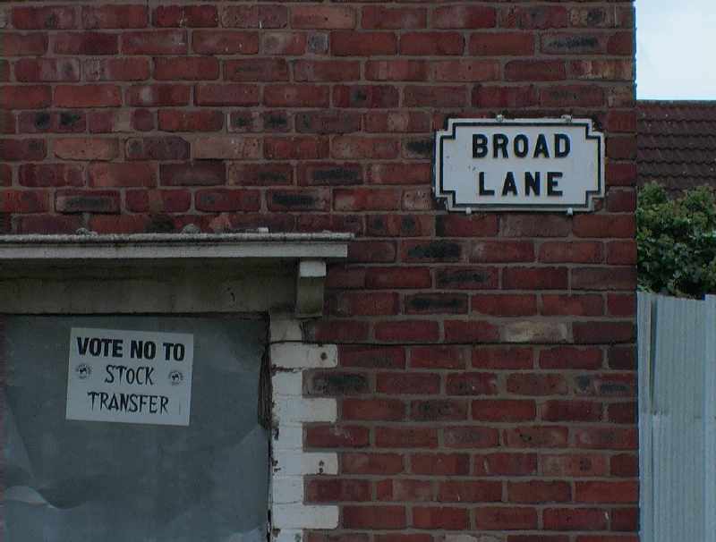 ONLY PARTY FIGHTING STOCK TRANSFER IN LIVERPOOL (COBALT/LHT 2002)