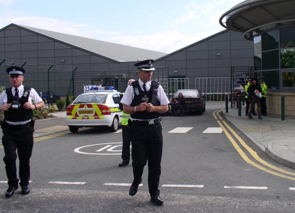 police on the way to stop and intimidating photographer/reporting