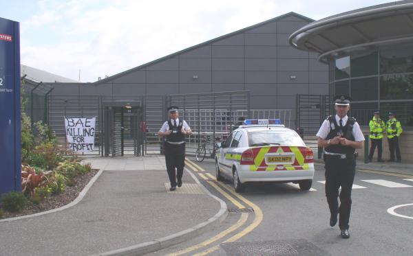 police on the way to stop and intimidating photographer/reporting