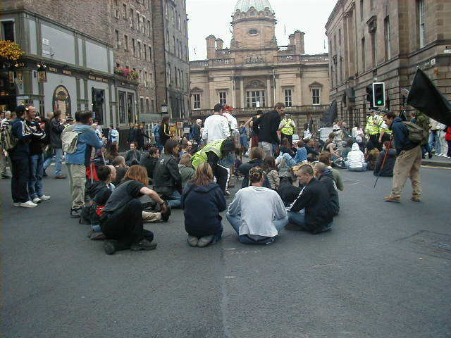 Sit down at junction of Royal Mile, George IV Bridge and Bank Street.