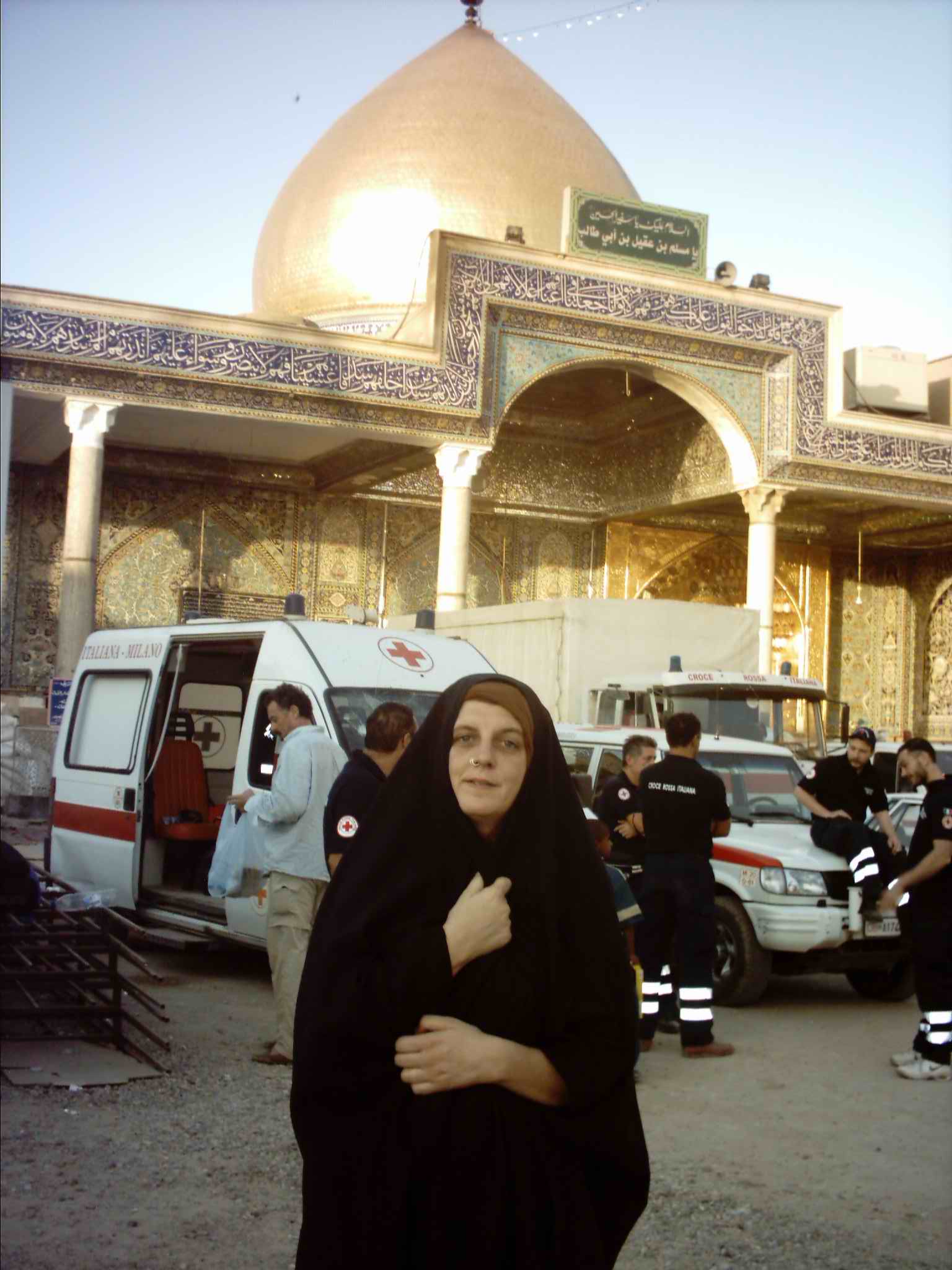 Helen Williams outside Imam Ali Mosque, Nagaf