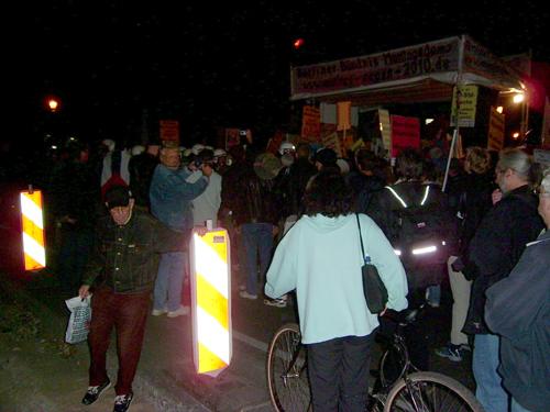 Police storms the loudspeaker vehicle