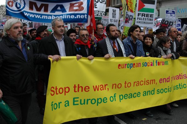 70,000 demonstraye against war in london