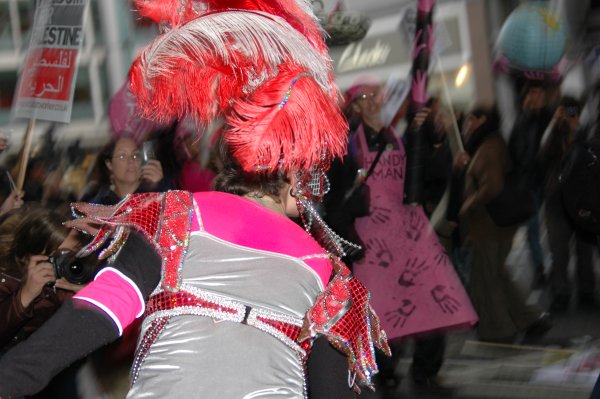 [picture report] Samba against war in london