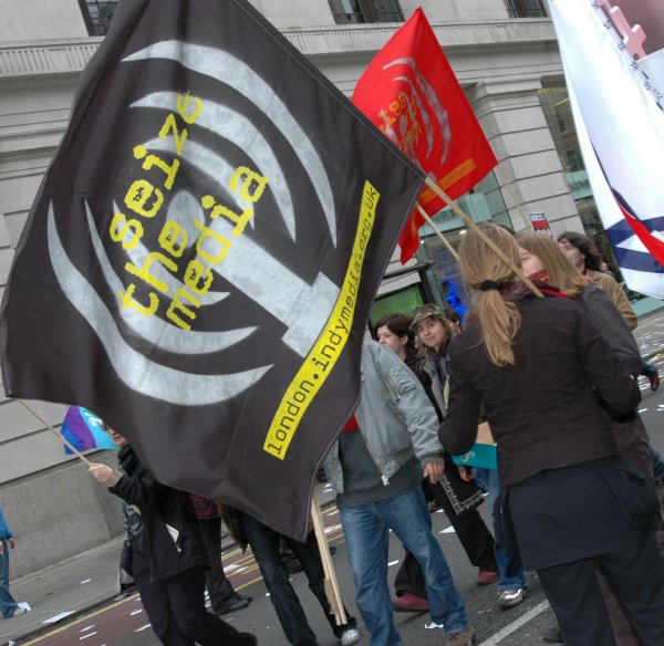 [picture report] Samba against war in london