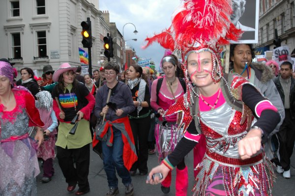 [picture report] Samba against war in london