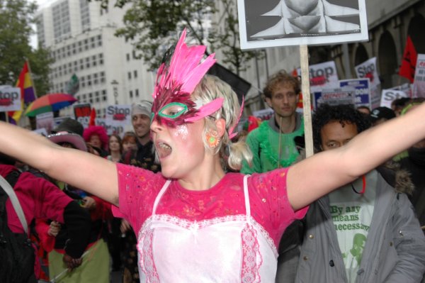 [picture report] Samba against war in london