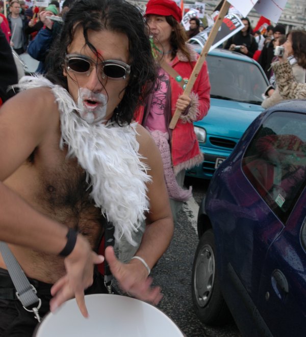 [picture report] Samba against war in london