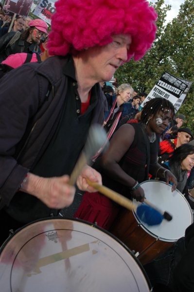 [picture report] Samba against war in london