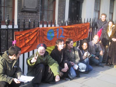 free the O12 prisoners!