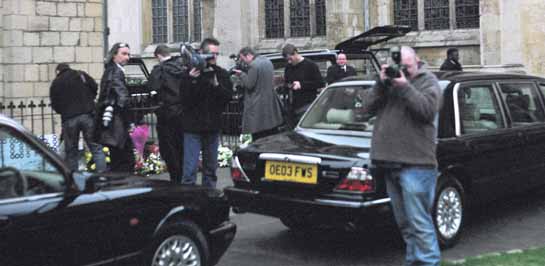 The Swarming Papparazzi..!