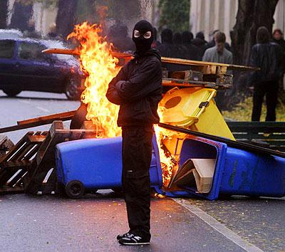 ..after the voiting succsess of the nazis the radical left are very angry