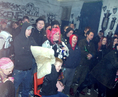 squat crowd