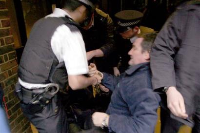 AP Pic http://story.news.yahoo.com/news?tmpl=story&u=/050216/481/lon11602162208