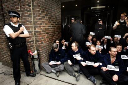 AP Pic http://story.news.yahoo.com/news?tmpl=story&u=/050216/480/lab10702161534