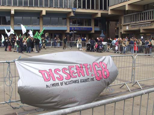 The Dissent! banner was inside another row of barriers! :-)