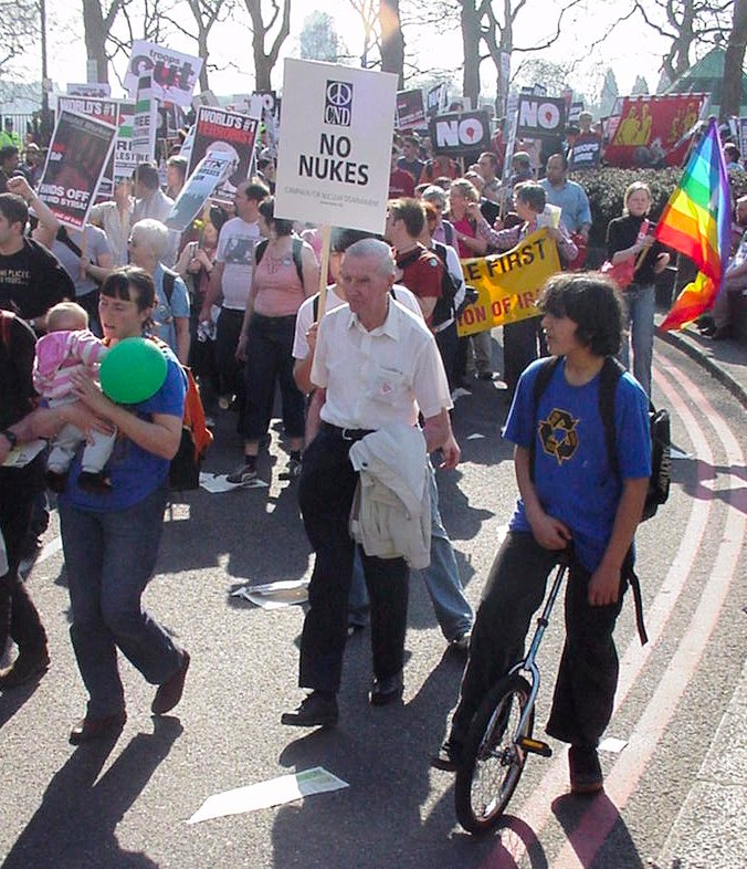 Uni(re)cyclists for peace