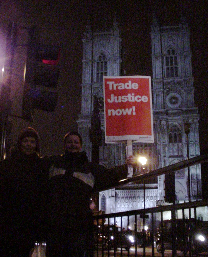Lads and lasses gather at Westminster Abbey …