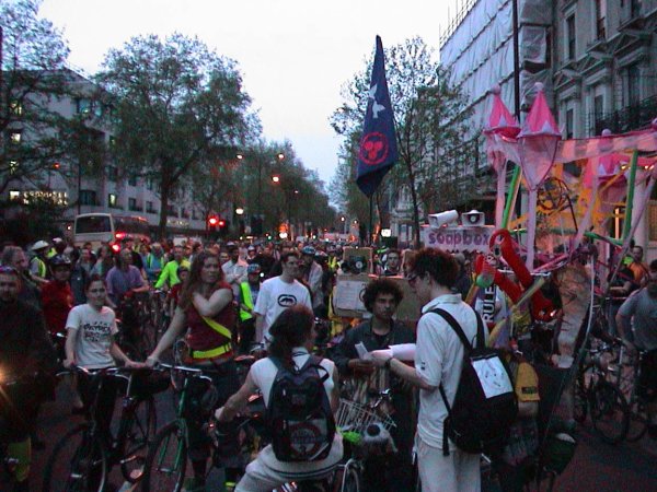 Mass stops in Cromwell road in memory of slain cyclist