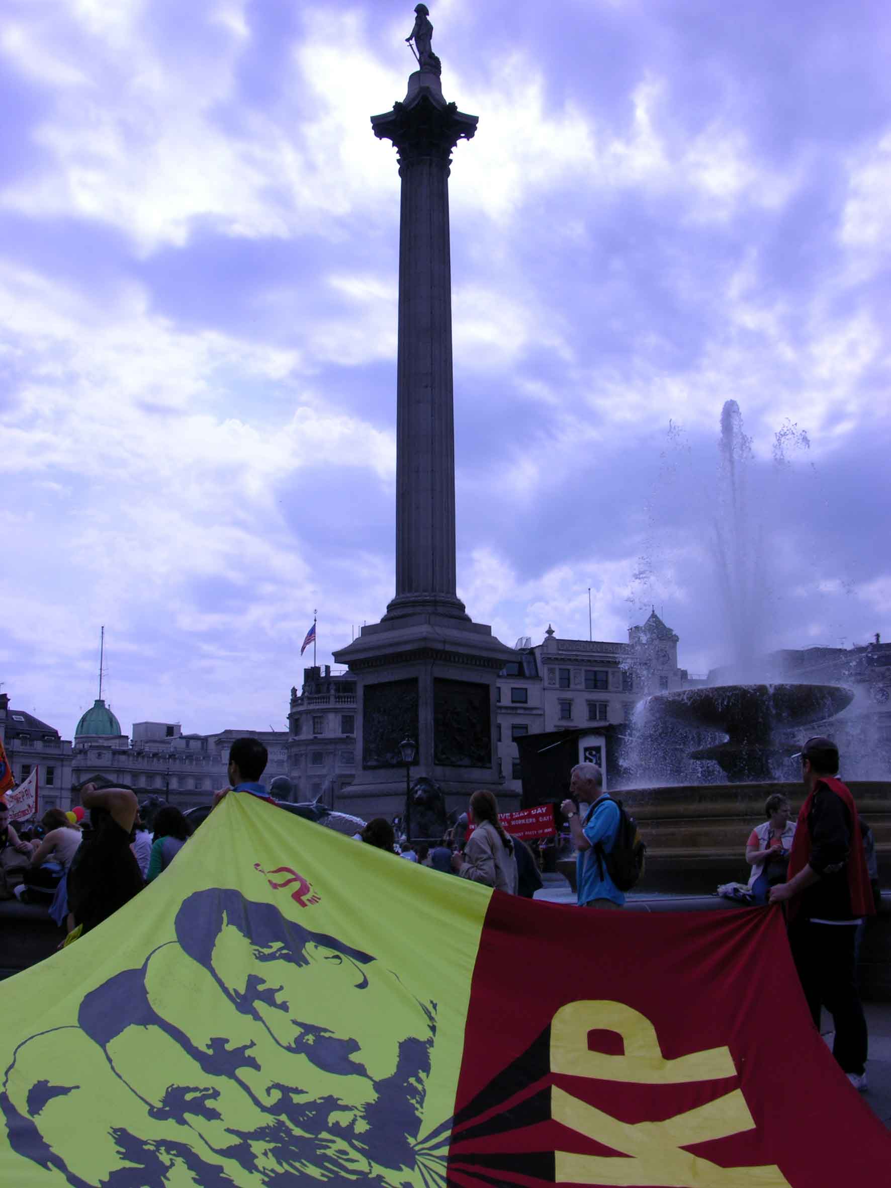 sunny day in trafalgar square