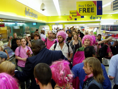 even the security get a bit jiggy