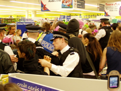 that thumb hold looks painful and unecessary