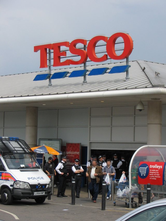 Police protect shoppers