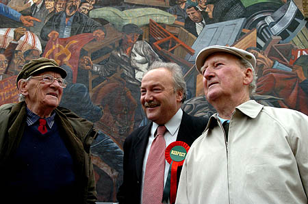 Cable Street veterans add their support.