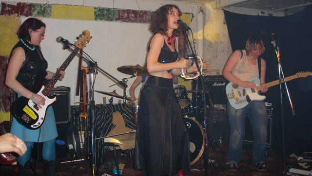 Spot someone sporting a broken finger