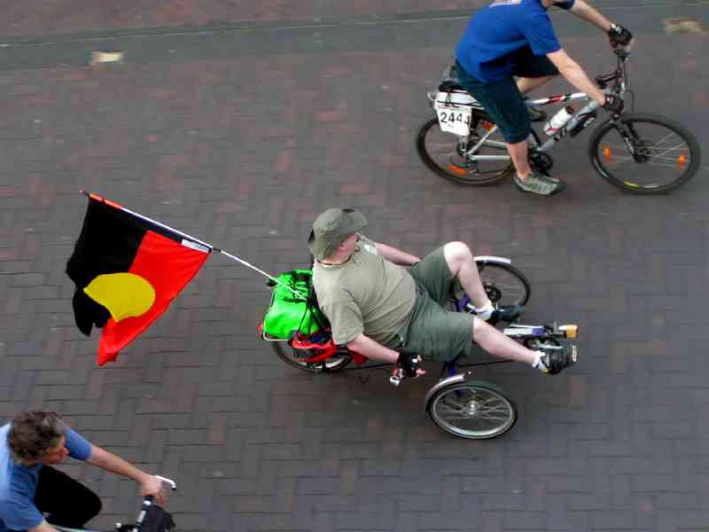 ...and flying the Aboriginal Flag of Oz