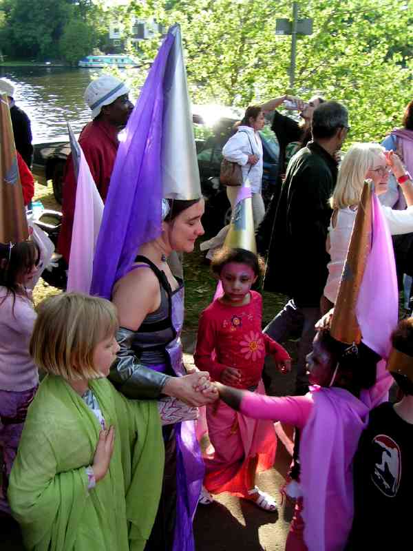 Procession O - damsels