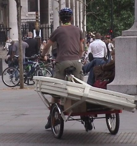 Alt gallery arrives in style