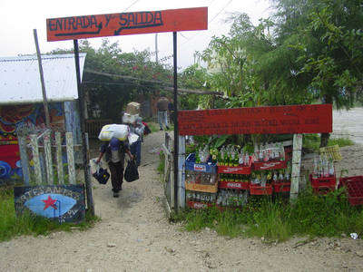 Civil Zapatistas evacuating an administrative center