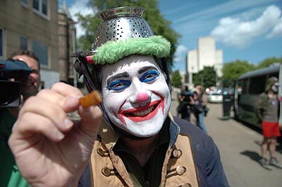 Free chips for journos.