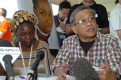 Walden Bello explains the basics of trade unfairness to waiting journos.