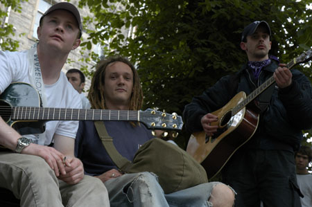 No-one told the meadows buskers about the march???