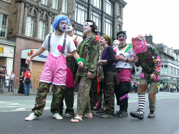 [Picture report] Clown Army conquers Edinburgh