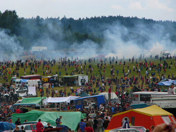 police tear gas those people that managed to get onto site