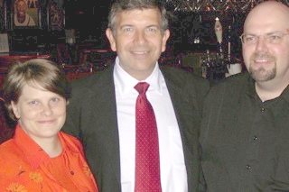 Pictured: Michael Badnarik and supporters.