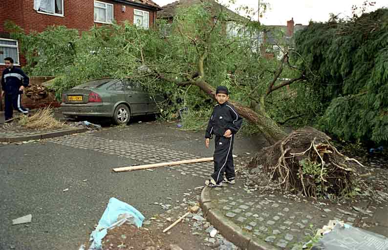 One, Two, step Bill evacuating people from Clifton Rd, Stoney La end