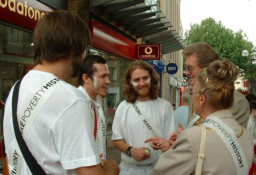Mayor talks to local band Hanza
