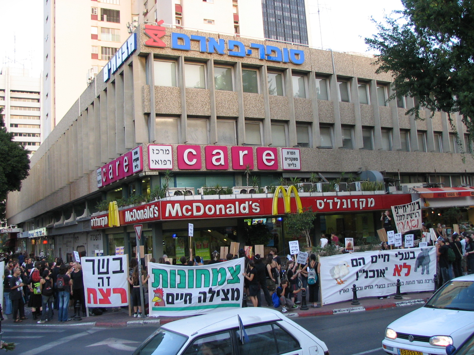 Final Impromptu AntiMcDonalds Protest